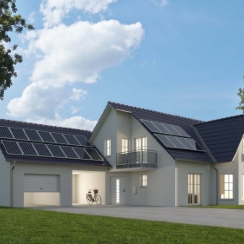 Sommerhus med solceller installeret på taget